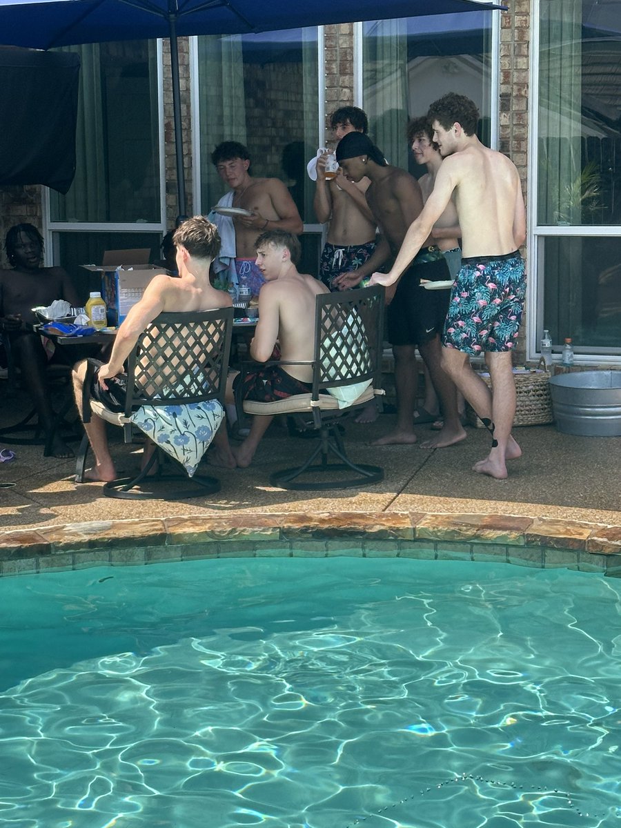 Pre TABC cookout with the dudes! Excited to see these dudes compete this weekend. Back to work. <a href="/BirdvilleHoops/">Hawk Basketball 🏆</a>
