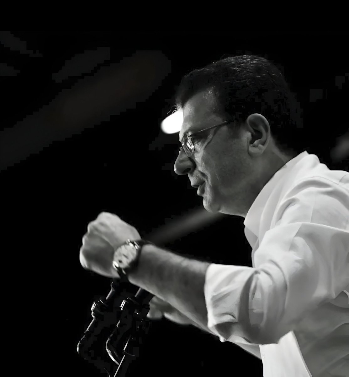 EKREM İMAMOĞLU REST ÇEKTİ.🔥

“Buradan dostlarıma sesleniyorum:

Gerekirse önünüze konulan o iftiranameleri düzmece olduğunu bilerek imzalayın. Hiçbirinizin çocuğunun geleceği benim özgürlüğümden daha kıymetsiz değil.
 
Ben o imzaların yükünü tek başıma taşırım.”