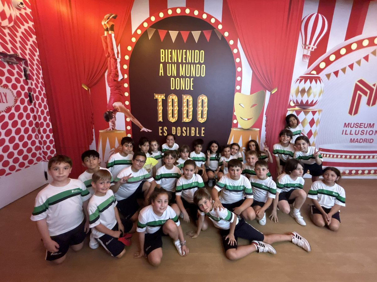 ¡Qué bien lo hemos pasado los niños y niñas de 3º y 4º de primaria visitando el Museo de las Ilusiones y Micrópolix! Hemos disfrutado a tope conociendo diversas profesiones y experimentando con ilusiones ópticas que nos han parecido chulísimas.. #ilusionesópticas <a href="/FETeresiana/">FET</a>