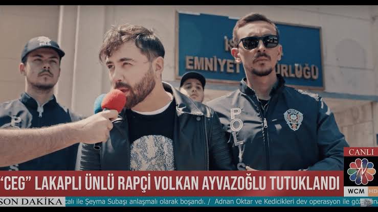 2 gün sonra tutuklanacak, şu fotoğraf "manifest" diye ortalıkta gezecek.. Allah korusun.