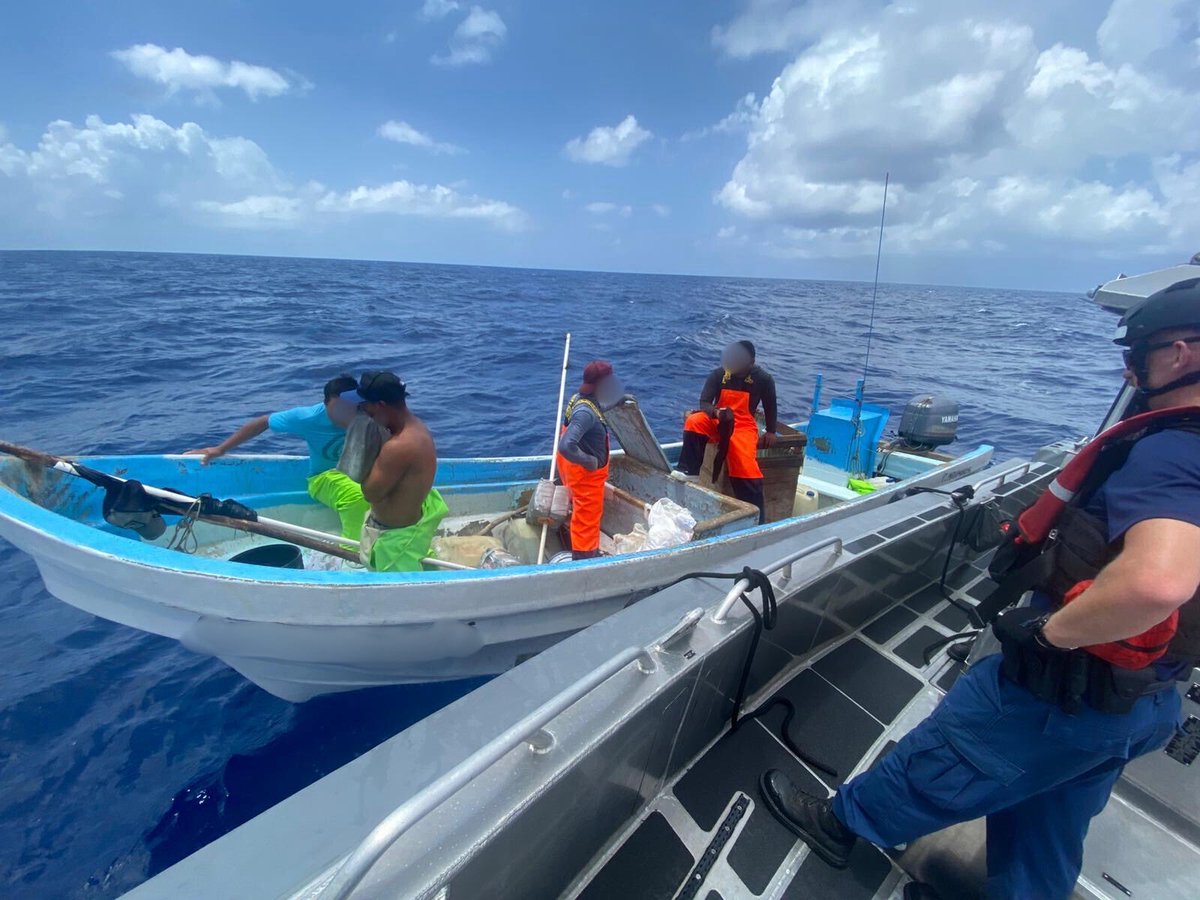 USCGHeartland's tweet image. The @USCG interdicted and detained 4 Mexican fishermen engaged in illegal fishing and seized approximately 300lbs of red snapper in federal waters off southern #Texas, yesterday.