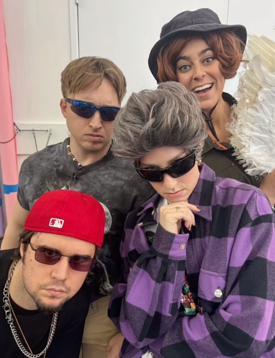 saeitaintttso's tweet image. hii im salem/sae !
—✮ 20, any pronouns
˖ . ݁𝜗𝜚. ݁₊ favs : yellowjackets, smosh, alice in borderland, horror movies + etc.
˖ . ݁ ♪. ݁₊ deftones, crystal castles, tyler the creator, title fight, vs self, charli xcx, alex g + etc.