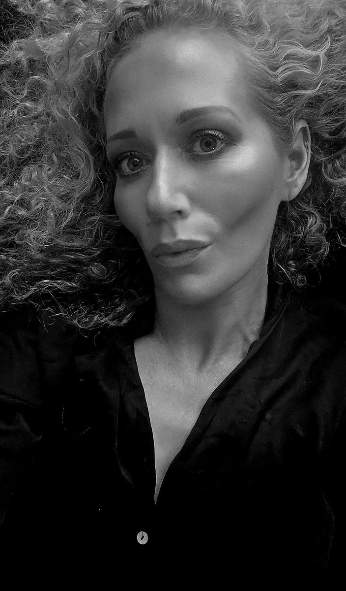 EllaC2009's tweet photo. Post a black &amp; white 🖤🤍 #amomentintime https://t.co/BpjlSg2y7m