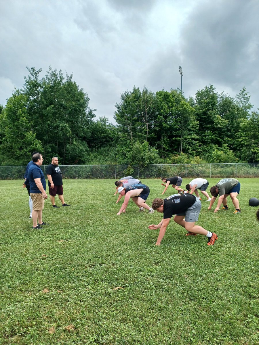 Joe Brocato (@joebrowvm) on Twitter photo A very pleasant good afternoon from Pleasant Valley.
Shane Eakle is entering his 7th season leading East Fairmont. The Bees (5-5 in 2024) clinched a third consecutive playoff berth last fall. #wvprepbase <a href="/MetroNewsSports/">MetroNews Sports</a> A very pleasant good afternoon from Pleasant Valley.
Shane Eakle is entering his 7th season leading East Fairmont. The Bees (5-5 in 2024) clinched a third consecutive playoff berth last fall. #wvprepbase <a href="/MetroNewsSports/">MetroNews Sports</a>