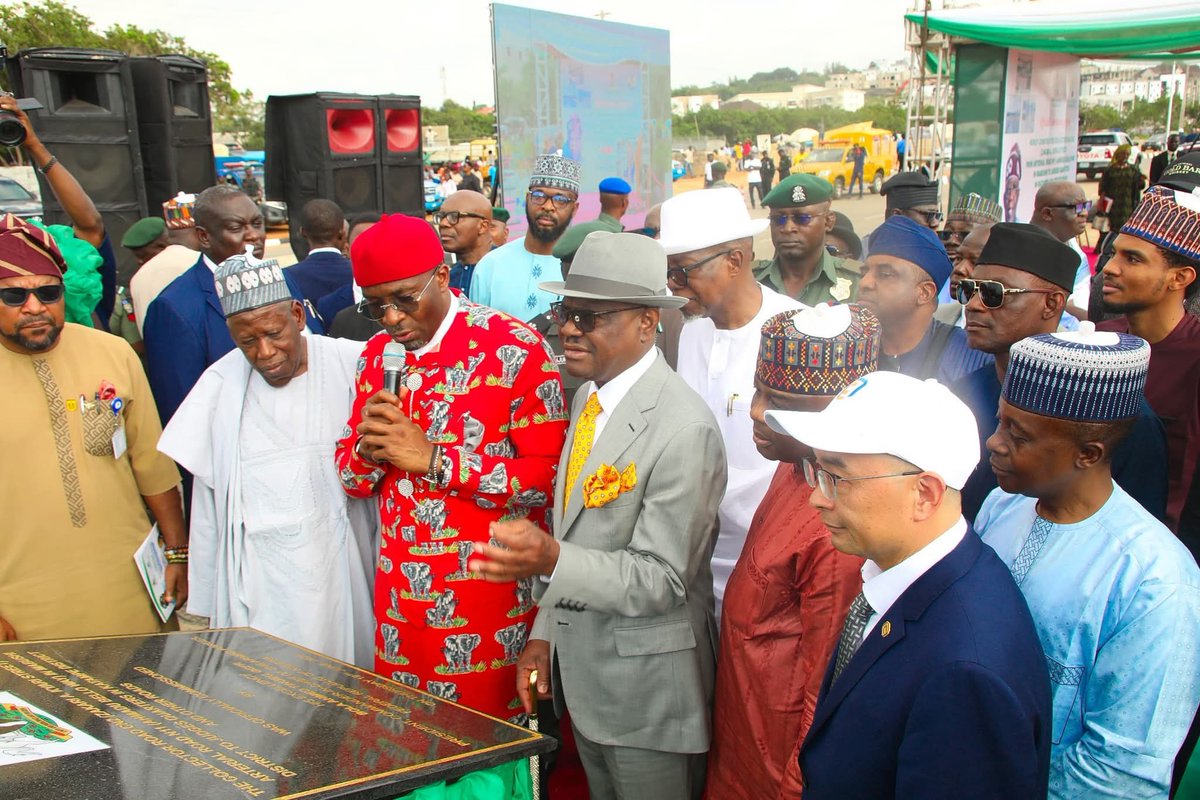 GovWike's tweet image. Commissioning of the newly constructed collector Road CN2 (Zakari A. Kyari Street) from Arterial Road N11 (Ahmadu Bello Way) in Mabushi to Judges quarters in Katampe and other Roads today.

Thank you Mr President. 

Tomorrow,  we will commission the newly constructed Arterial…