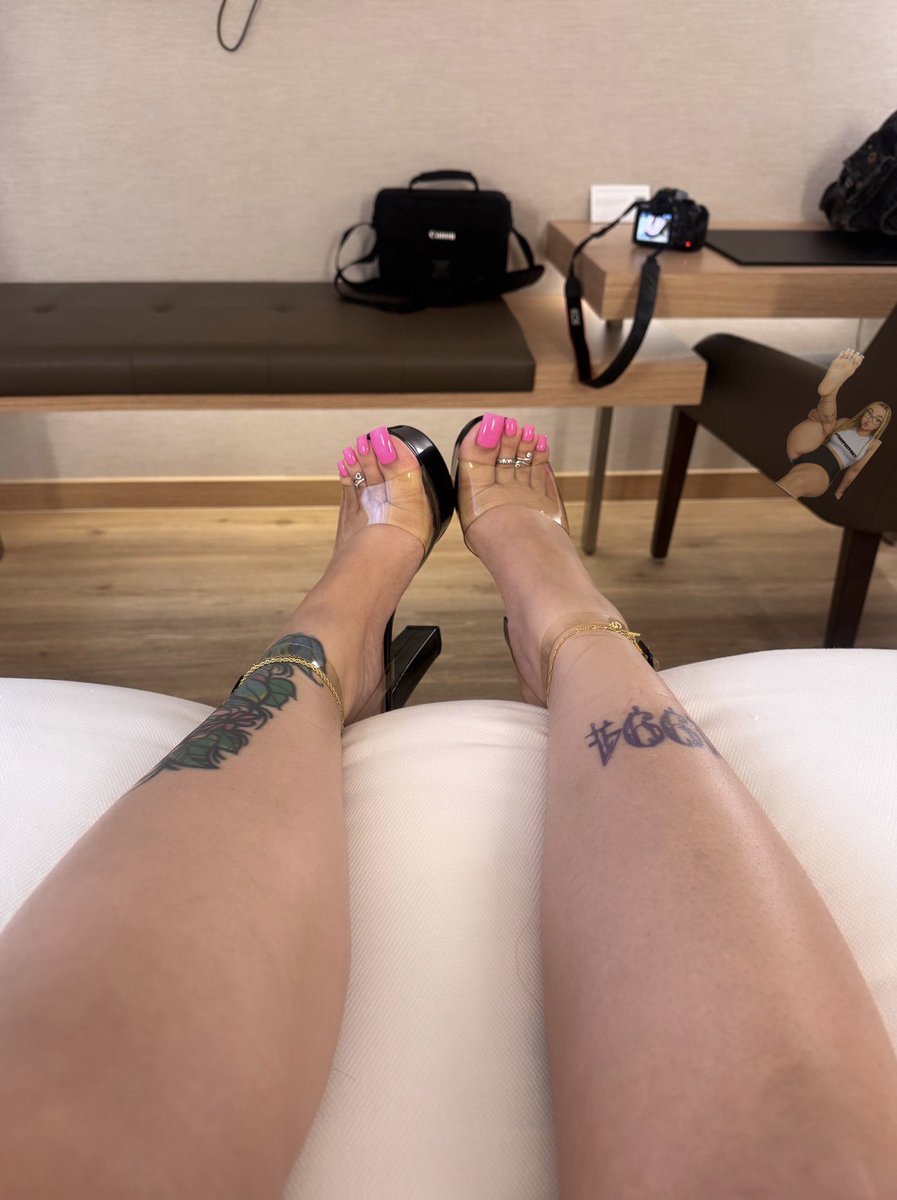 . <a href="/TheePerfPinky/">Golden Potato✨</a> #teamprettyfeet #teamprettytoes