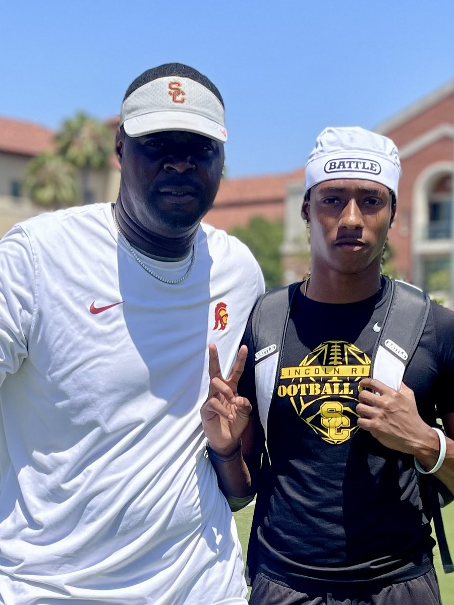 DaishaunDavis18's tweet image. Back at @uscfb today for workout … Grateful for the invite @LincolnRiley @CoachChadSavage @CoachSimmonsSC
@Coach_Galliano @premiumsportsla @BlairAngulo @SSchraderOn3 @BrandonHuffman @PGregorian @adamgorney