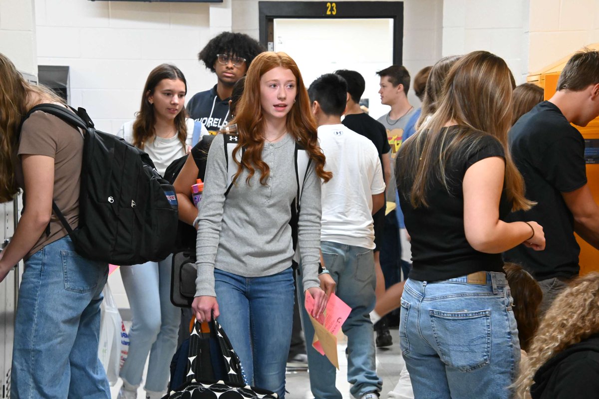 ShorelandLuthHS's tweet photo. #ThrowbackThursday 📸
That first-day-of-school energy? We still feel it!
Grateful for fresh starts, strong faith, and a school year full of purpose. 💛✝️
#ShorelandStrong #FirstDayFeels #TBT #PacersInChrist https://t.co/Lrrtt6cnwm