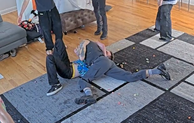 Godwinspic's tweet image. Power couple on full display #Frenc #fishtanklive