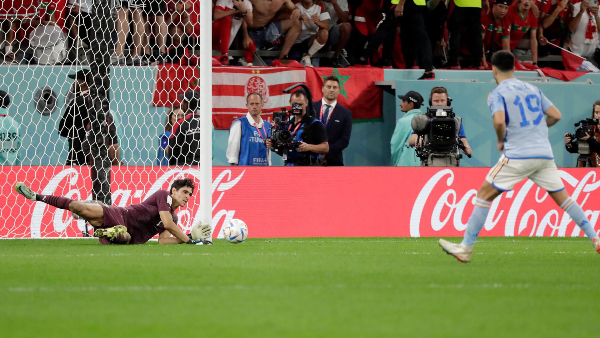 تتغير المشاهد والبطل واحد. بالأمس كان البطل في مواجهة الماتادور في 2022. واليوم مازال البطل يحارب كبير الإسبان في 2025. مشاهد لن تمحى من ذاكرة المحبين ولما لا فالبطل هو #ياسين_بونو 