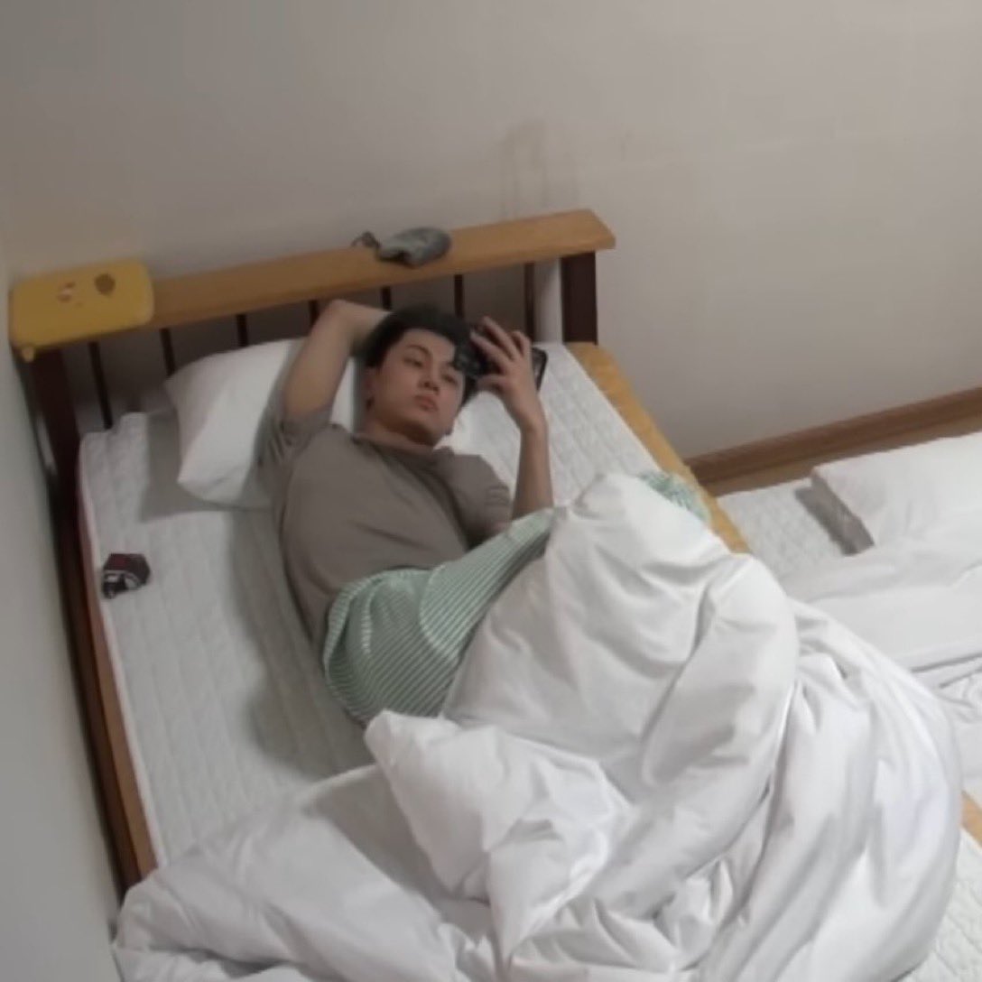 lhsluv01's tweet image. Yo desde mi casa viendo como de repente todos se van a bangkok para ver a Enhypen: