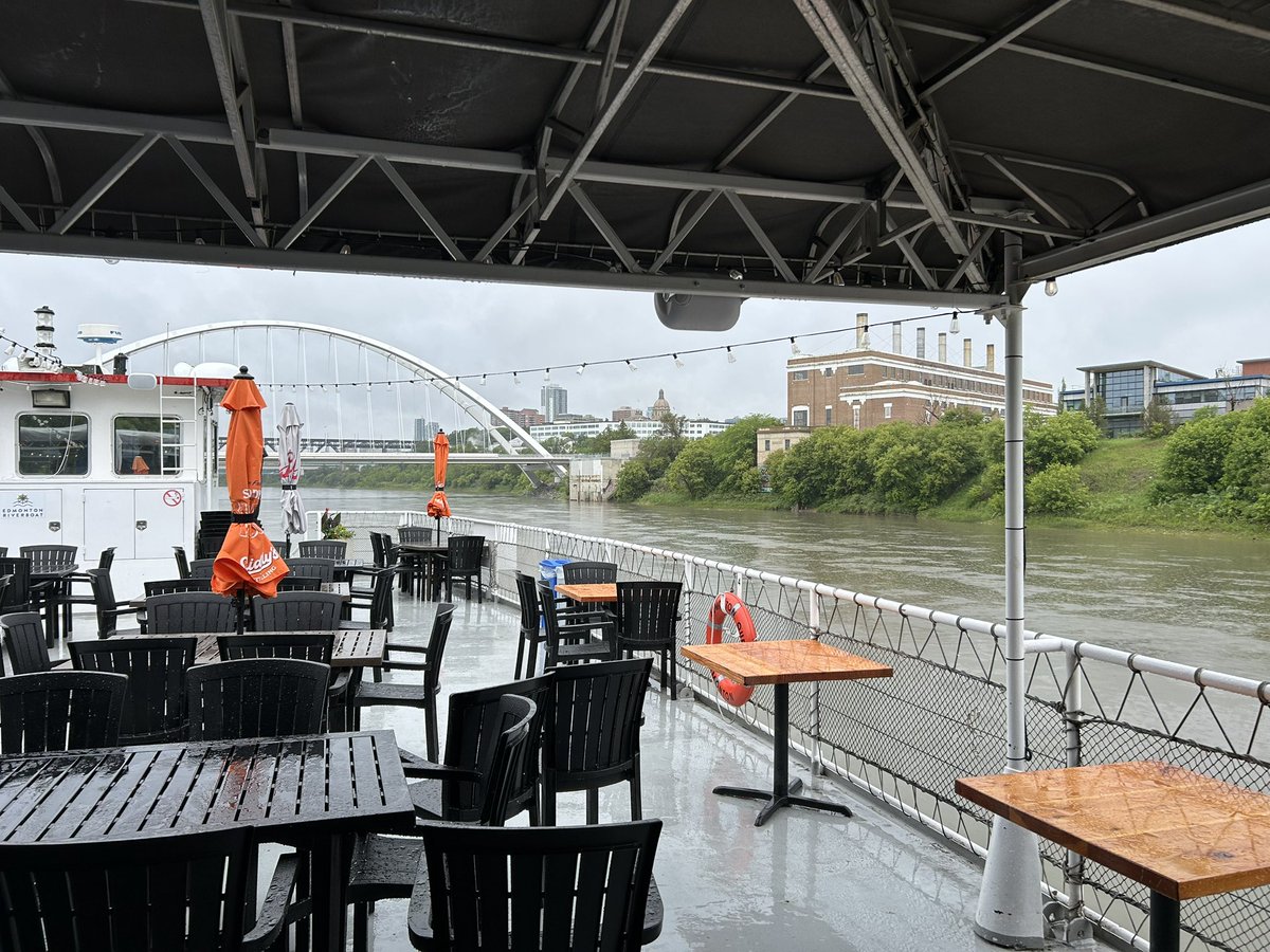 Bulavinaka's tweet image. With all the disruption in the world and its impact on the visitor economy, EDMH members must adopt a new perspective. What a way to start with a ride on the @YEGRiverboat looking back at our city. @ExploreEdmonton @TravelAlberta @DestinationCAN @CityofEdmonton @NovaHotels