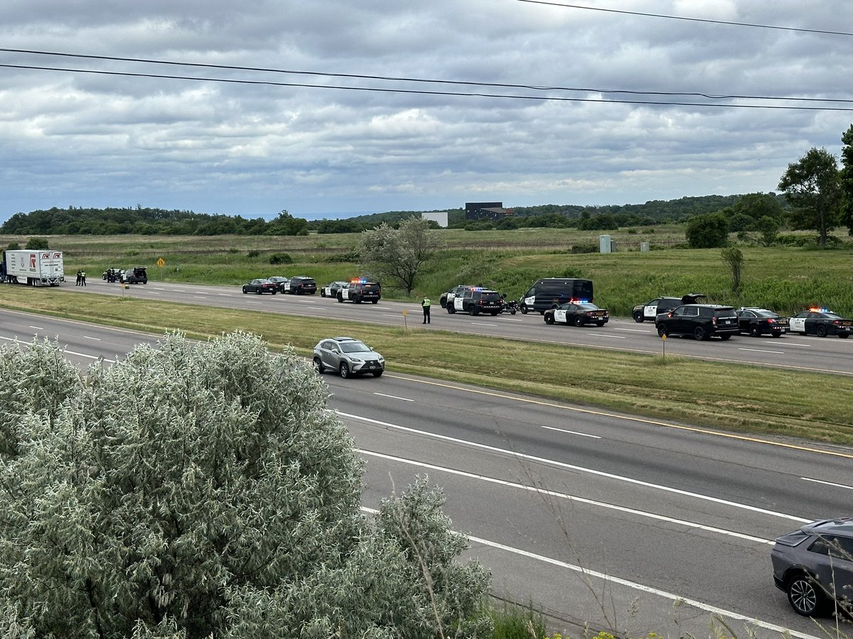 MISSISSAUGA: On scene near Hwy 403 and Dundas St. All westbound Hwy lanes closed. 

Toronto Police officer in hospital with serious but non life threatening injuries after his motorcycle was involved in a crash with a transport truck. 

Expect lengthy road delays.