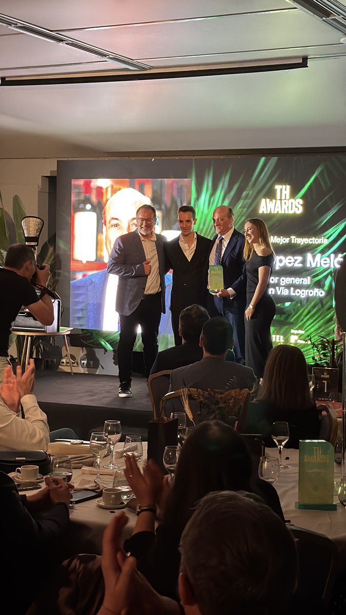 🎖 Reconocimiento TH a la Mejor Trayectoria a Carlos López Melón, Director del Hotel Gran Vía Logroño, por más de 40 años de compromiso, dedicación y excelencia que inspiran a todo el sector. ¡Enhorabuena!

#THAwards2025 #TrayectoriaProfesional #Hotelería