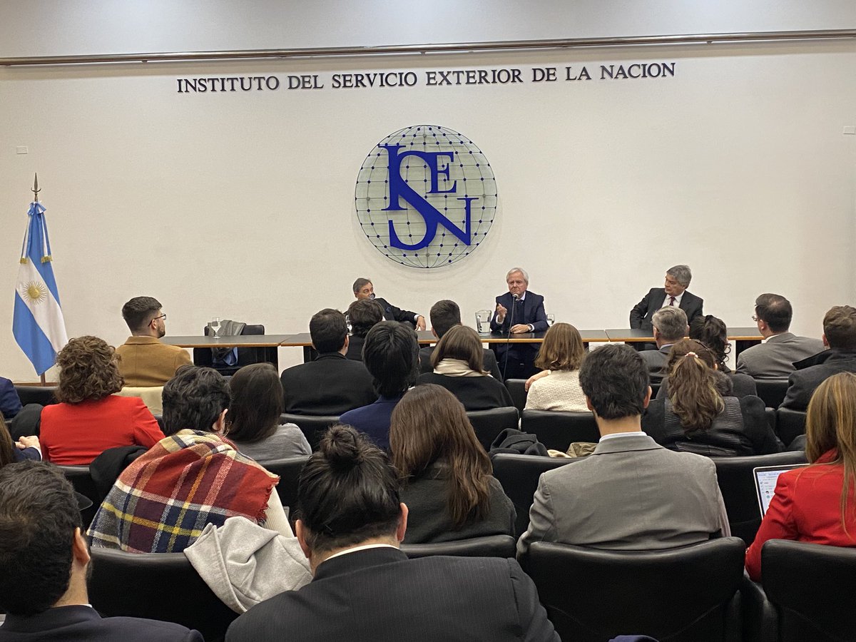 Instituto del Servicio Exterior de la Nación 🇦🇷 (@isenarg) on Twitter photo Recibimos al Emb. <a href="/PinedoFederico/">Federico Pinedo</a>, sherpa de Argentina ante el G-20.
🗣️ Compartió su mirada sobre la situación política internacional actual Recibimos al Emb. <a href="/PinedoFederico/">Federico Pinedo</a>, sherpa de Argentina ante el G-20.
🗣️ Compartió su mirada sobre la situación política internacional actual