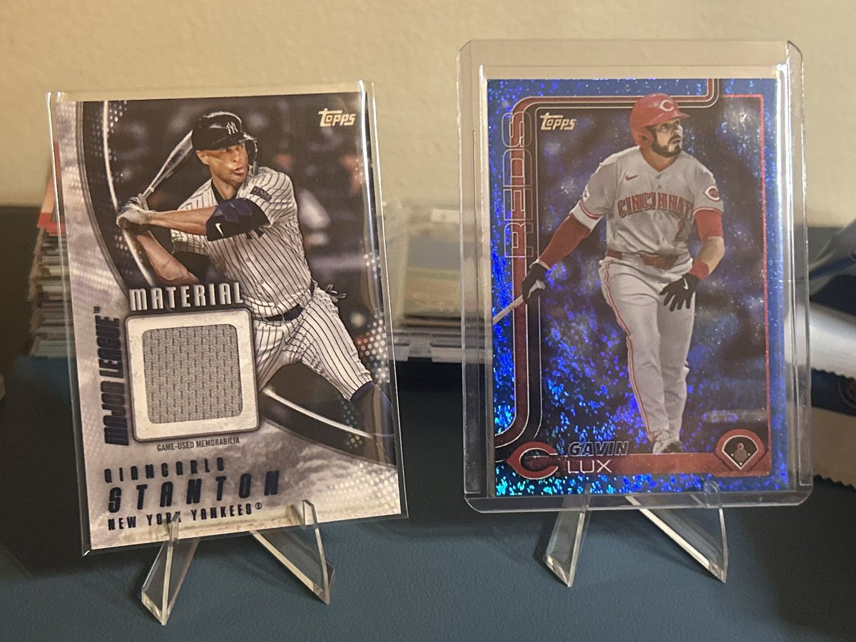 emipr7_'s tweet image. hangers are still bangers #ToppsSeries2