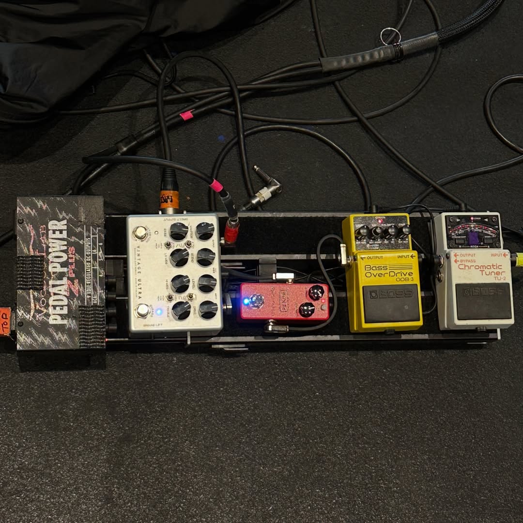 Voodoo Lab (@voodoo_lab) on Twitter photo In this <a href="/premierguitar/">Premier Guitar</a> #rigrundown, <a href="/poisonthewell/">Jimmy Crab</a> brings the brutality—Pedal Power 2 PLUS brings the stability. Clean, consistent power for the heaviest tones.
Watch the episode here: youtu.be/-6YD3njY6zY
Shop Pedal Power: bit.ly/VoodooLabPedal… In this <a href="/premierguitar/">Premier Guitar</a> #rigrundown, <a href="/poisonthewell/">Jimmy Crab</a> brings the brutality—Pedal Power 2 PLUS brings the stability. Clean, consistent power for the heaviest tones.
Watch the episode here: youtu.be/-6YD3njY6zY
Shop Pedal Power: bit.ly/VoodooLabPedal…
