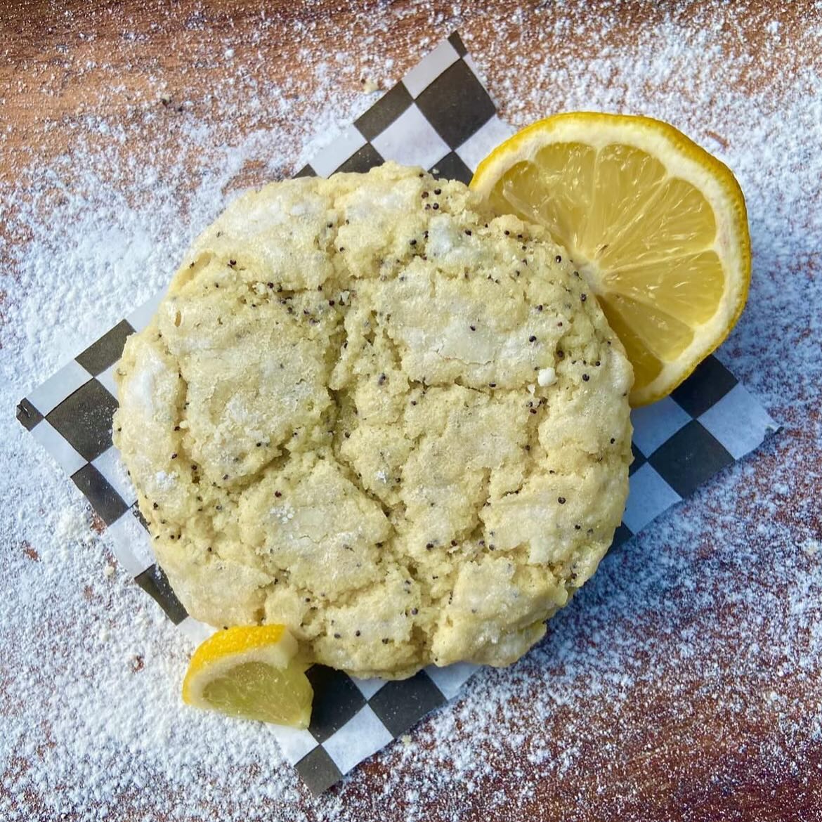 Brighten up your summer with the zesty flavor of the Lemon Poppyseed cookie from Midnight Cookie Co.! 🍋✨