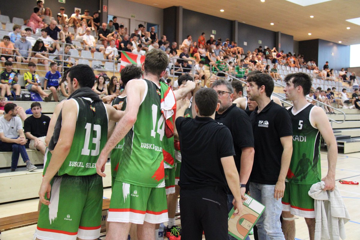 <a href="/TabirakoBaqueST/">Tabirako S.T.</a> <a href="/DurangokoUdala/">Durangoko Udala</a> <a href="/fpbasquetebol/">Basquetebol Portugal</a> 🏀EUSKADI U21 – PORTUGAL U21🏀

Garaipen mundiala lortu du gaur Euskadi U21 selekzioak Portugal U21 selekzioaren aurka Tolosako Usabal Kiroldegian.

📰KRONIKA⬇️
basketbasko.com/2025/06/19/eus…

Gogoratu bihar arratsaldeko 19:00etan Durangoko Landako Kiroldegian jokatzen dutela 💪🏼