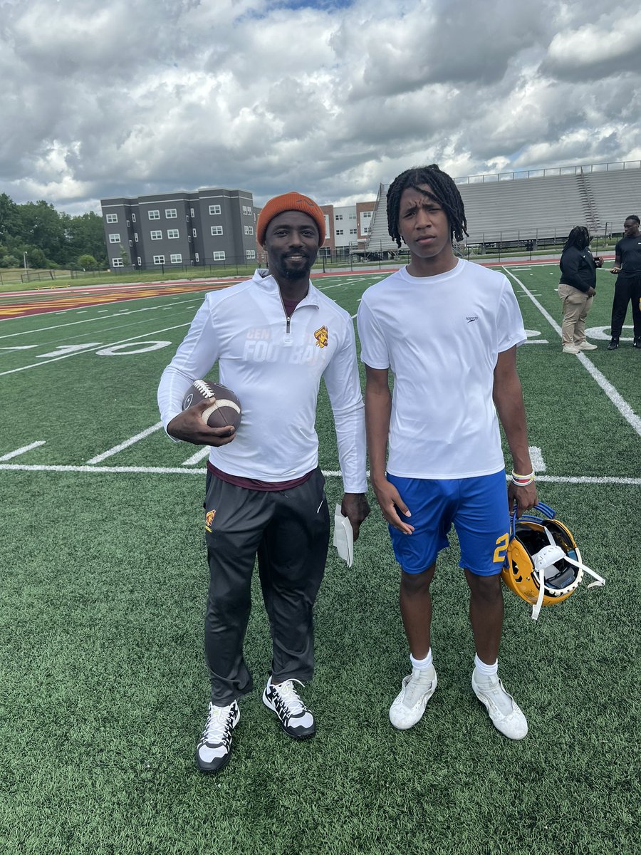 Had a great time at this <a href="/GoMaraudersFB/">Central State Marauders Football 🏴‍☠️</a> camp. Thank yall for having me. Hope yall enjoyed my skills <a href="/ToneTime10/">COACH Tone</a> <a href="/CoachDAbbott3/">Derik Abbott</a> <a href="/CoachJamesLee/">James Lee</a> <a href="/OwenH_FB/">Owen Hoehn</a>