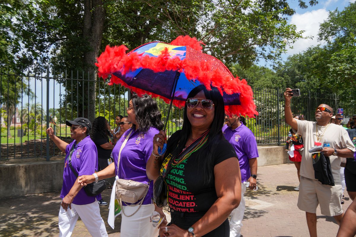 ATUComm's tweet image. What an incredible day to march in the Juneteenth Celebration in New Orleans, Louisiana, alongside the ATU Women's Caucus and ATU Locals from across North America!
We walked with pride, remembering the past while pushing forward for a better future. Juneteenth represents freedom,…