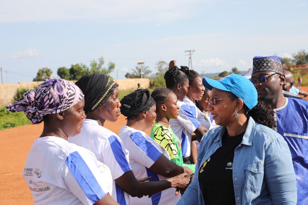 Saoudine08's tweet image. Ce 19 juin à Meiganga, compétitions sportives handball et football entre réfugiés et communautés hôtes qui offrent un espace de solidarité et d’inclusion. un message clair : l’espoir existe, même loin de chez soi.
#HopeAwayFromHome
#SolidaritéAvecLesRéfugiés #WRD2025