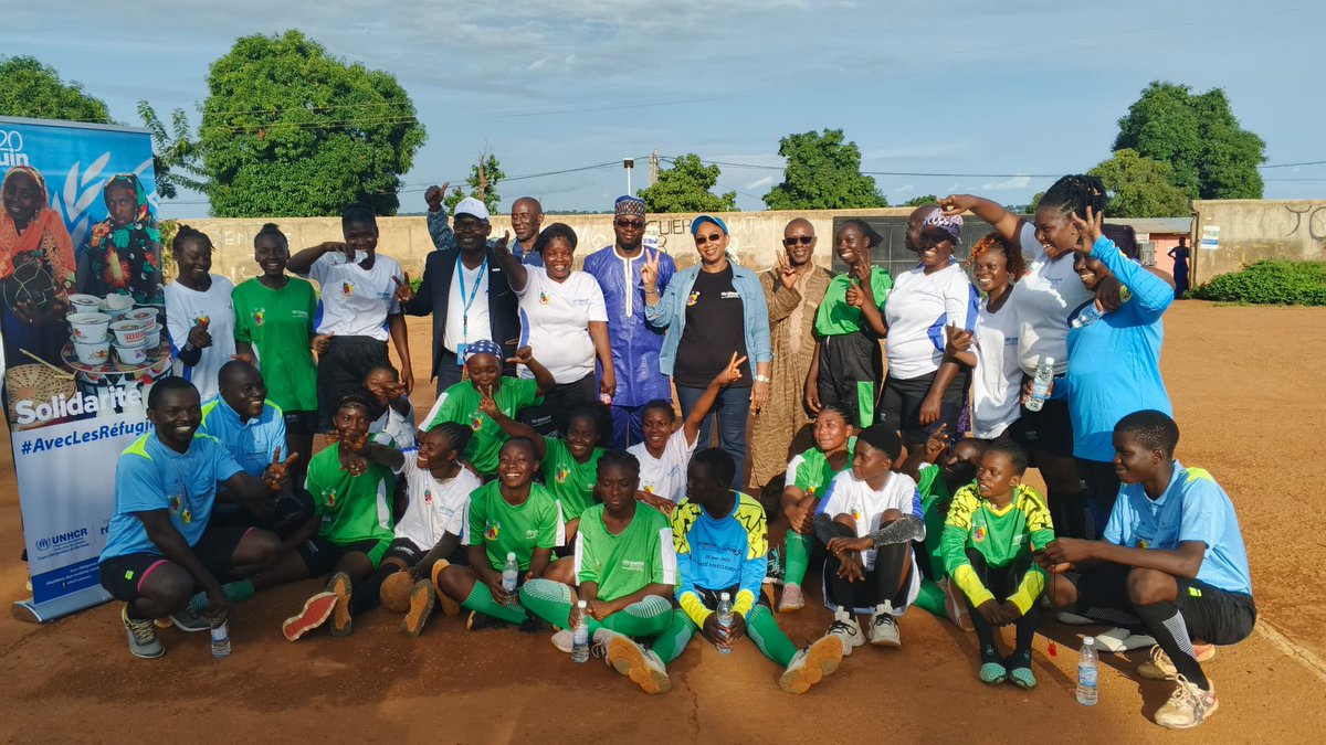 Saoudine08's tweet image. Ce 19 juin à Meiganga, compétitions sportives handball et football entre réfugiés et communautés hôtes qui offrent un espace de solidarité et d’inclusion. un message clair : l’espoir existe, même loin de chez soi.
#HopeAwayFromHome
#SolidaritéAvecLesRéfugiés #WRD2025