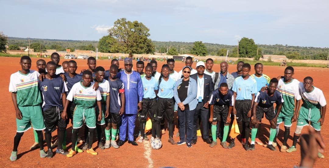 Saoudine08's tweet image. Ce 19 juin à Meiganga, compétitions sportives handball et football entre réfugiés et communautés hôtes qui offrent un espace de solidarité et d’inclusion. un message clair : l’espoir existe, même loin de chez soi.
#HopeAwayFromHome
#SolidaritéAvecLesRéfugiés #WRD2025