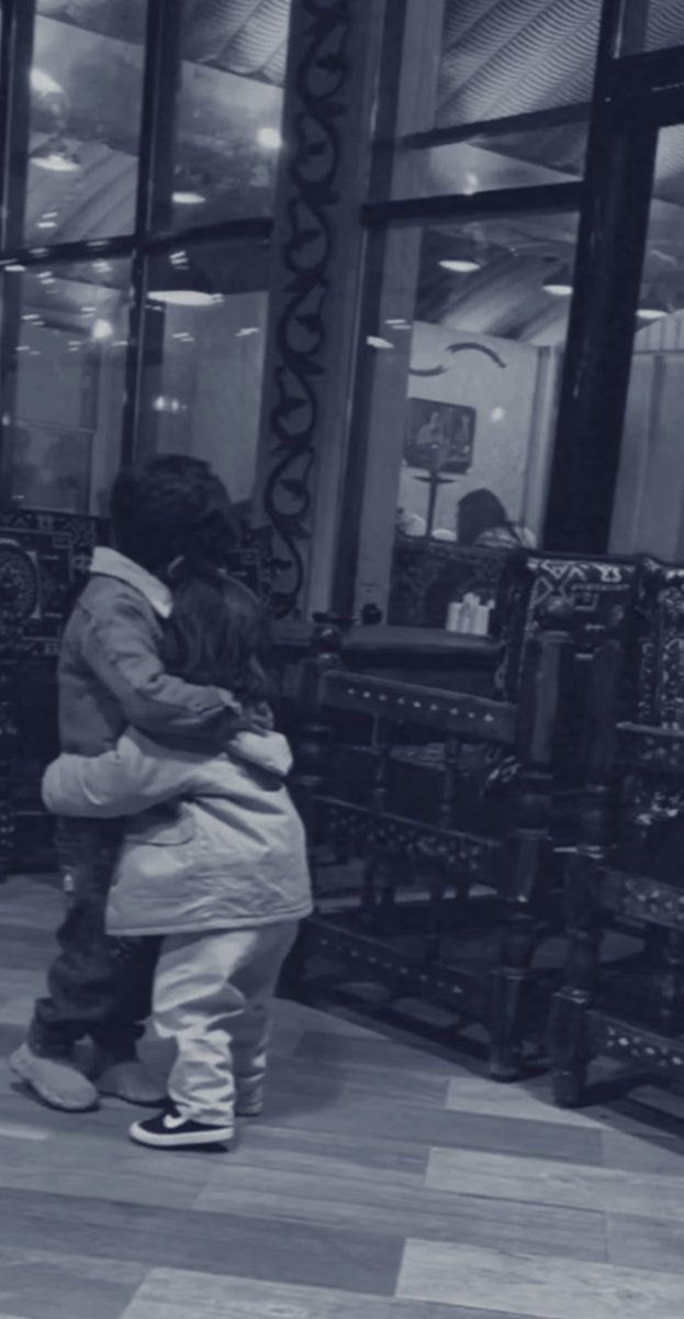انا معك // كني  مـن النـور  مولود
واخاف بعدك كيف بعدك ما اخافه!!

وان دارت الايـام   (بعيونك السود )
 ان كان خذك البعد .. خذني مسافه 

#كوبليه