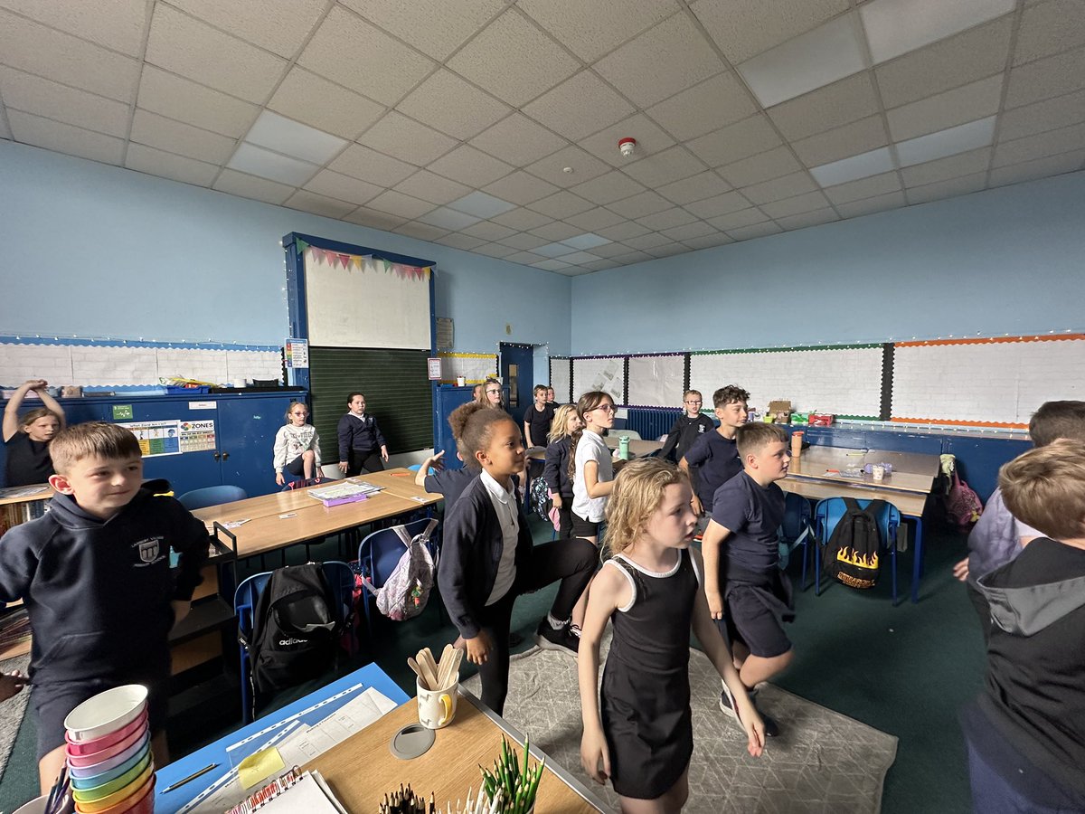 MissMcLayLVPS's tweet image. We had an amazing time taking part in the #AccessAllArts dance session with Darcey Bussell on Wednesday! 💃✨
We learned fun DDMIX routines, explored rhythm and movement, and expressed ourselves through dance. A brilliant way to link Health &amp;amp; Wellbeing and Expressive Arts—