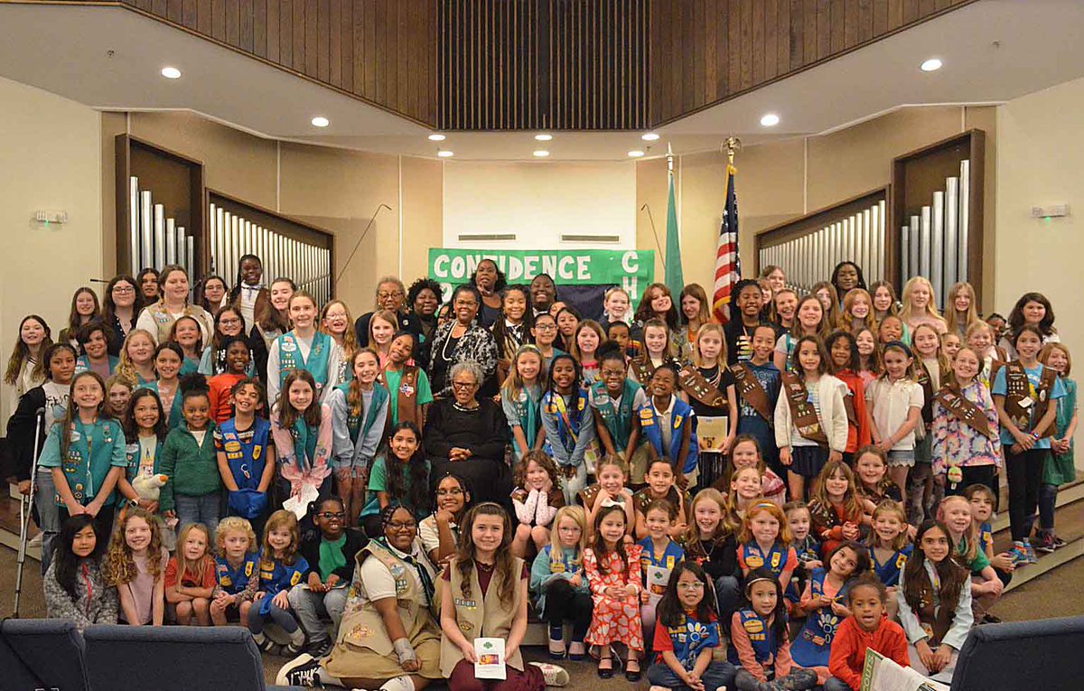 “If people can be taught to hate, they can be taught to love.”
Activist, educator, and the Grandmother of Juneteenth Opal Lee reminds Girl Scouts that real change starts with one person. Her legacy proves that courage and character can move a nation. 💚🖤 
📸: <a href="/gsnetx/">GSNETX</a>