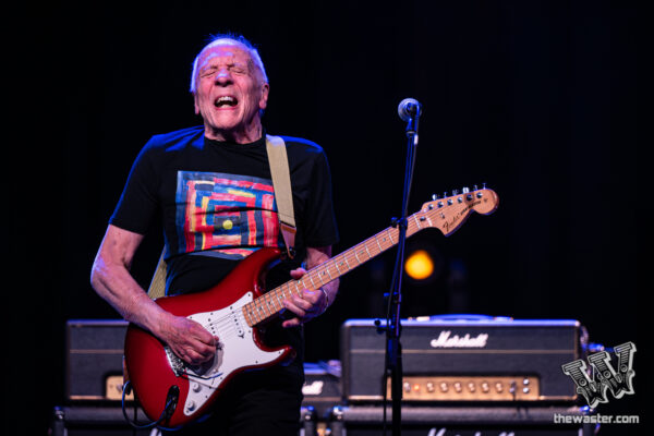 "What everyone in attendance saw that night was a music icon who continues to carry the torch of Rock n’ Roll."
Thanks Rod Snyder for some great photos too!

thewaster.com/concert-review…