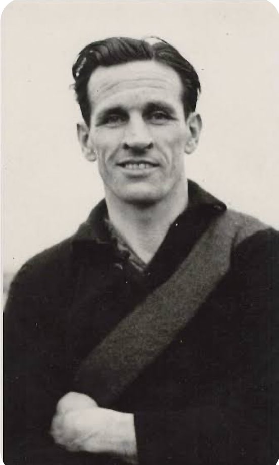 Dick Reynolds born this day 110 years ago:

320 games 1933-1951, 442 goals
Brownlow 1934, 37, 38
Flags 1942, 46, 49, 50
Essendon BF 1934, 36, 37, 38, 39, 42, 43
Ess lead goals 1943
Captain 1939-50
Ess coach 1939-60
V/AFL Team of Century (half fwd)
Inaugural Legend of the Game