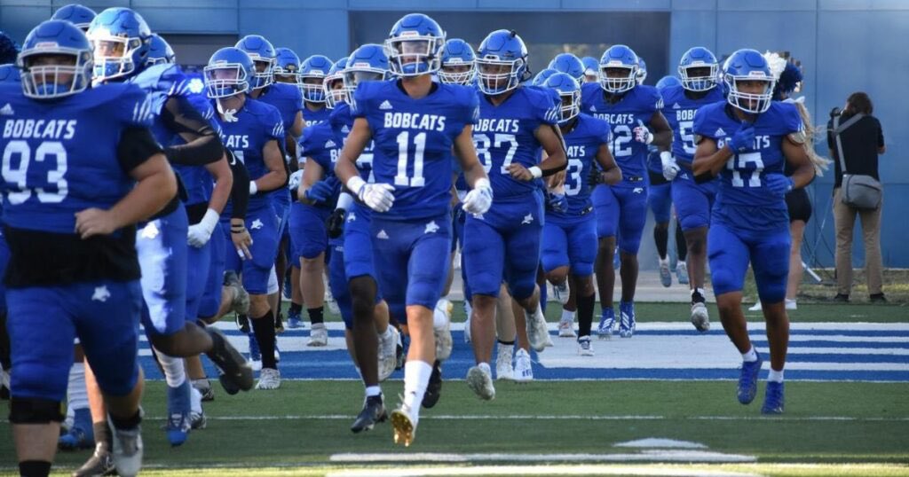 veldkampben18's tweet image. After an amazing talk with @CoachO_PSC, I am blessed to have received my second offer from Peru state!!!
