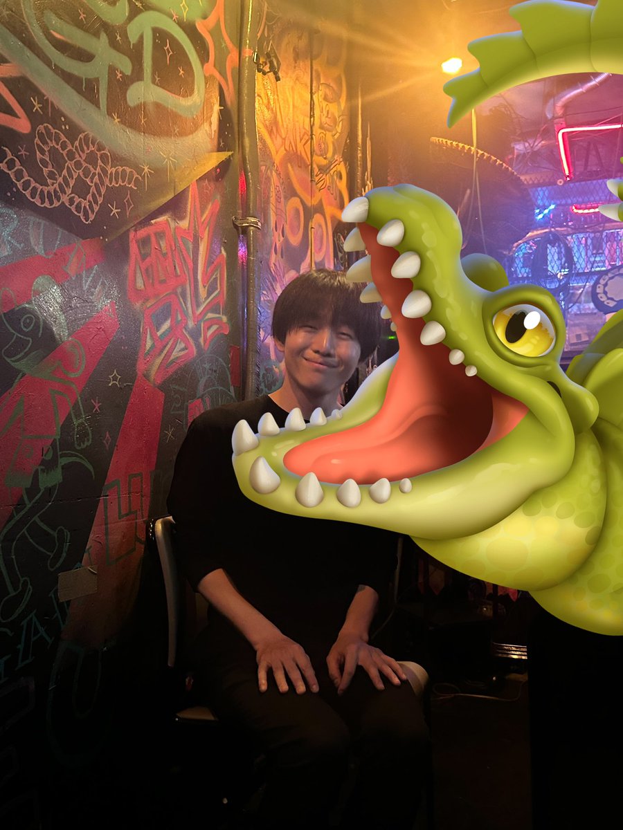 改めまして6月19日
戦国大統領様にて
かりすの死骸がおくるライブショーでした❤️‍🔥
お客様🥰スタッフの皆様❤️‍🔥演者様💋

本当にありがとうございました😭
めっっっちゃくちゃ興奮した一日で
頬肉が痛い(*^▽^*)🗡️好きな痛み😖

次のライブは7月4日
梅田BANGBOO様にて18:00〜です！

enjoy! かりすの死骸!