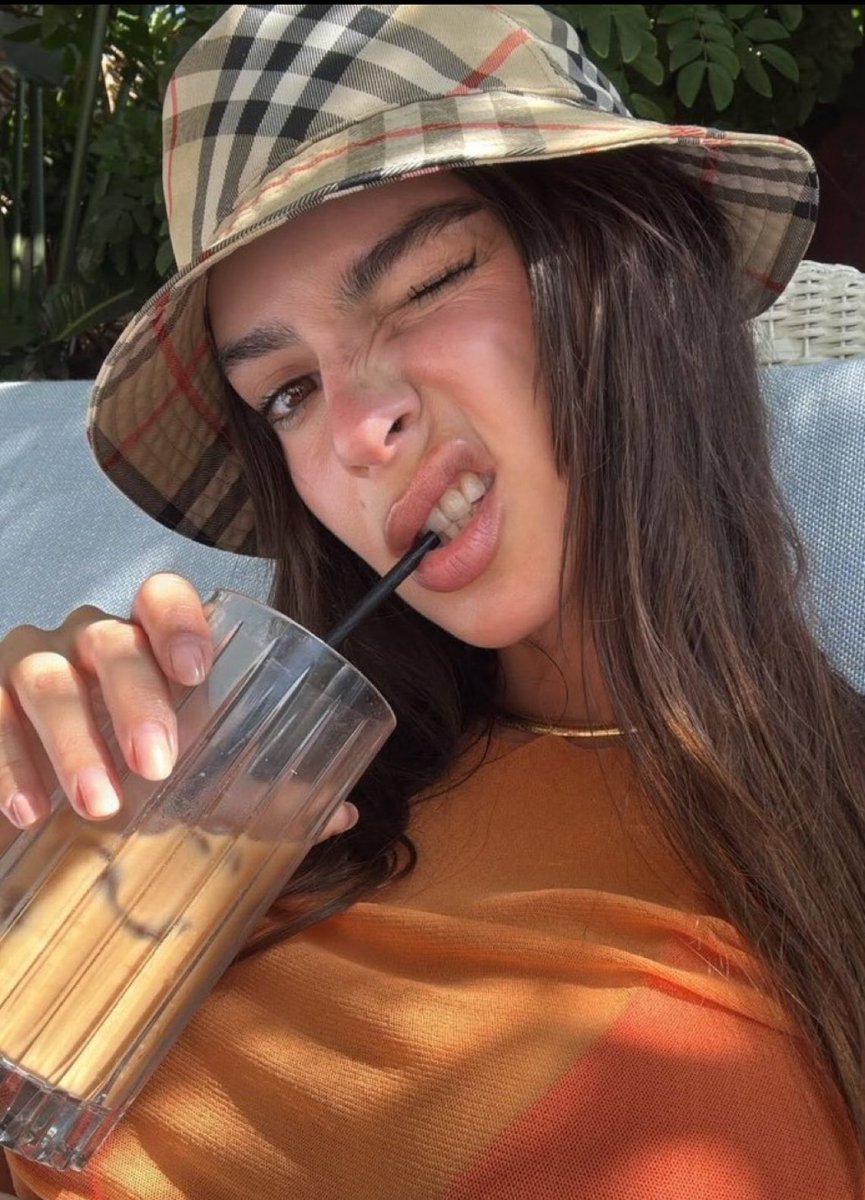 oceaniathoghts's tweet image. #Foids.#Drinking.