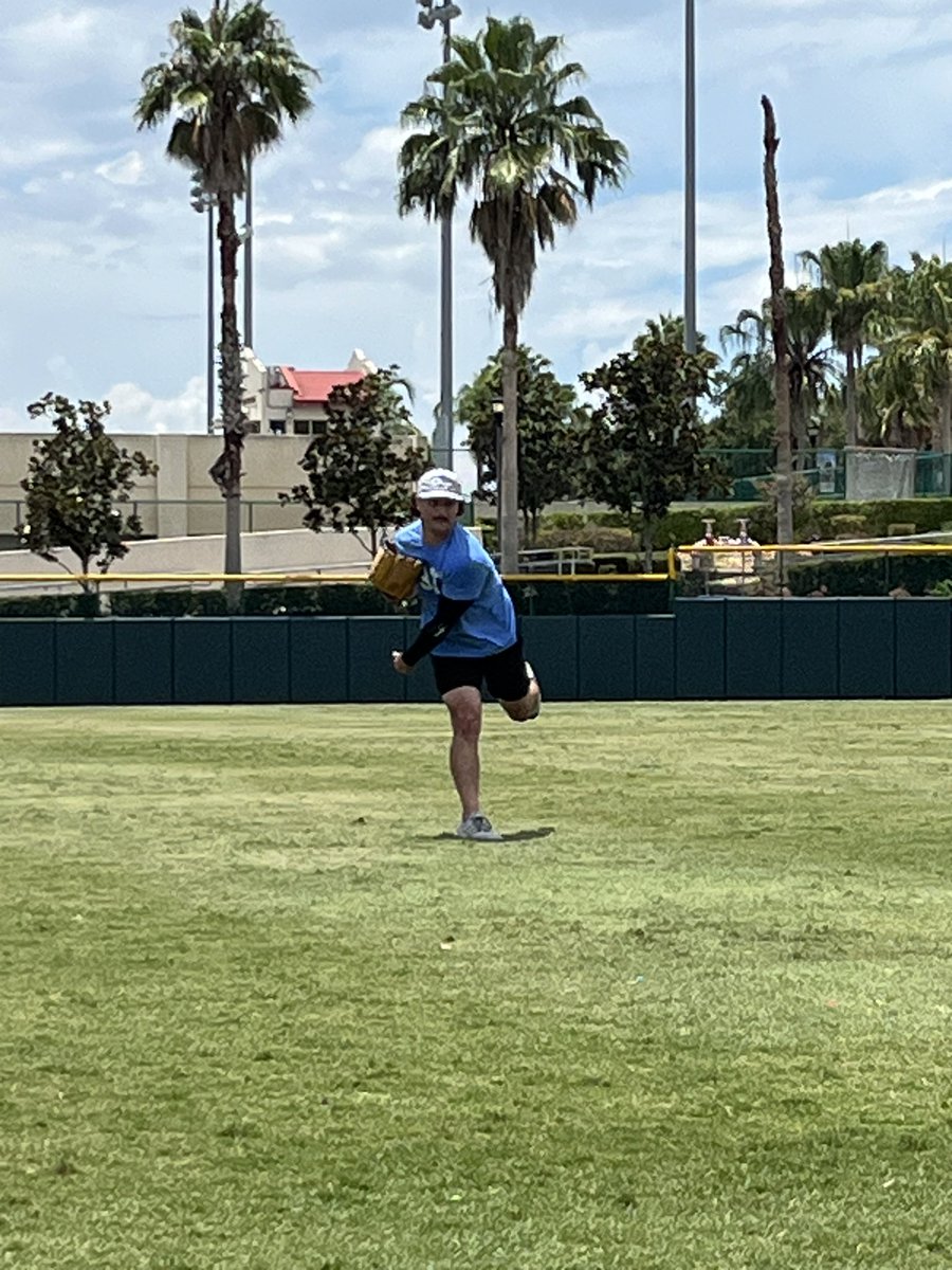 𝐉𝐢𝐦𝐦𝐲 𝐁𝐮𝐫𝐧𝐞𝐭𝐭𝐞 — Alum and Pro Lion — back at the field getting prepared for his next stop!

#TheLionWay