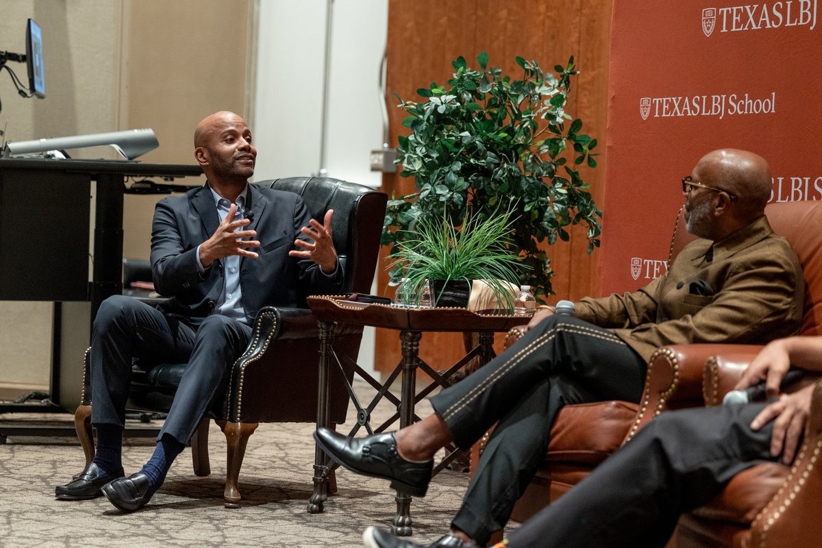 TheLBJSchool's tweet image. #Juneteenth at LBJ is a time to honor history, uplift community, and celebrate the ongoing pursuit of freedom. 🤘
Our 5th annual Freedom Summit—“Freedom is Dignity”—featured a powerful conversation with Dr. Peniel Joseph, Dr. Glen Singleton, and Dr. Kazique Jelani Prince.