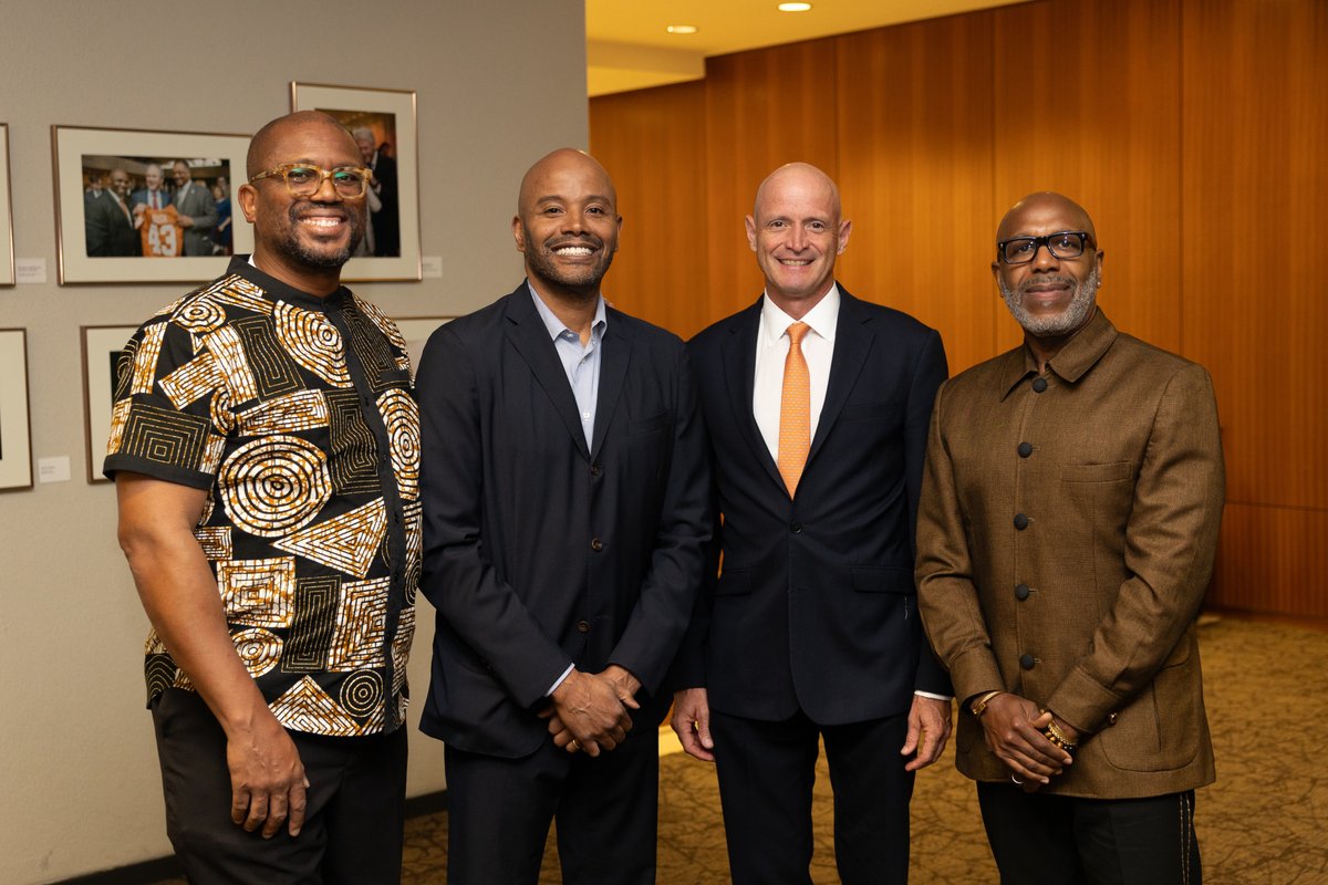 TheLBJSchool's tweet image. #Juneteenth at LBJ is a time to honor history, uplift community, and celebrate the ongoing pursuit of freedom. 🤘
Our 5th annual Freedom Summit—“Freedom is Dignity”—featured a powerful conversation with Dr. Peniel Joseph, Dr. Glen Singleton, and Dr. Kazique Jelani Prince.