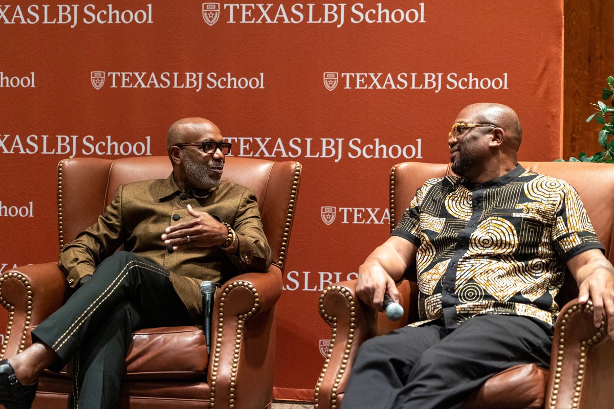 TheLBJSchool's tweet image. #Juneteenth at LBJ is a time to honor history, uplift community, and celebrate the ongoing pursuit of freedom. 🤘
Our 5th annual Freedom Summit—“Freedom is Dignity”—featured a powerful conversation with Dr. Peniel Joseph, Dr. Glen Singleton, and Dr. Kazique Jelani Prince.