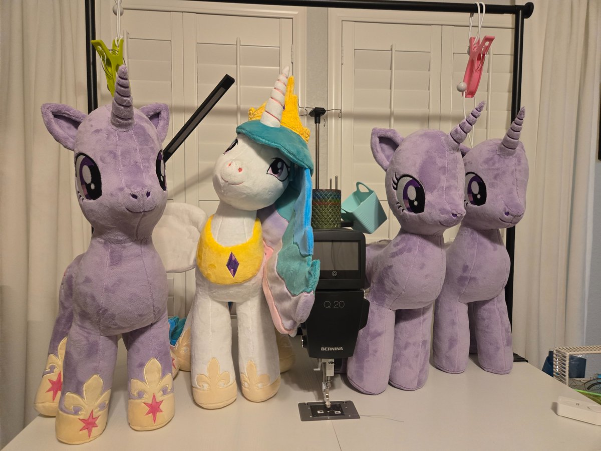 Princess Celestia is collecting students!!