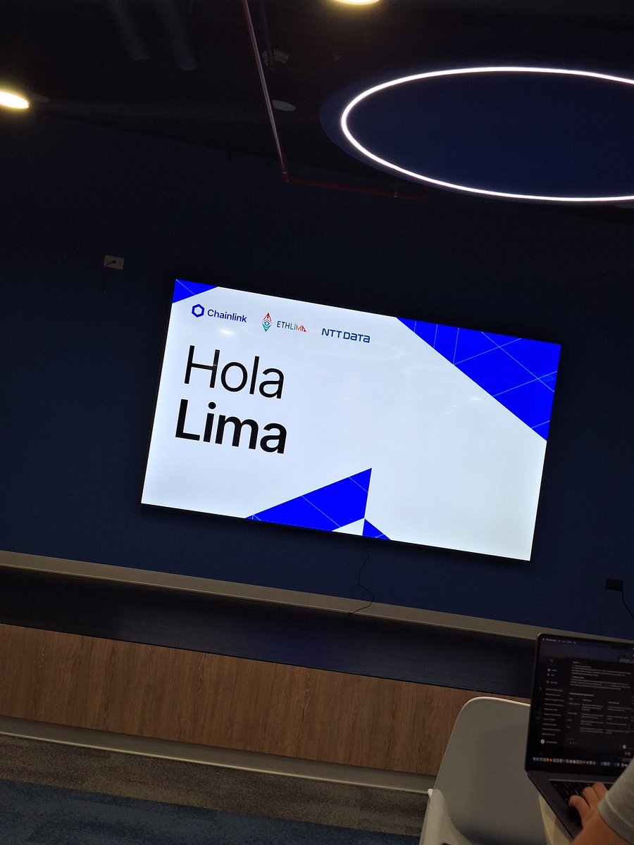 Linda tarde de conocimientos de la mano de <a href="/chainlinkesp/">Chainlink - Cuenta oficial en español ⬡</a> <a href="/EthereumLima/">Ethereum Lima☀️</a> <a href="/javosalomon/">⬡ Javier ⬡</a> <a href="/chainlink/">Chainlink</a>