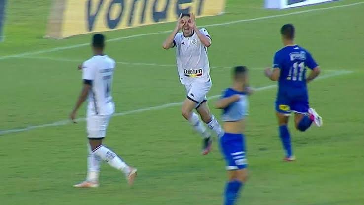 ZePassini's tweet photo. Você deve estar se perguntando: “como foi que eu cheguei até aqui?”

Bom, pra entender isso, a gente vai precisar voltar um pouquinho no tempo…

Aracaju. 2021. A bola sobrou para Romildo Del Piage (que adotou esse nome por causa do avô)

O resto é história…. https://t.co/HhUT7f2WE3
