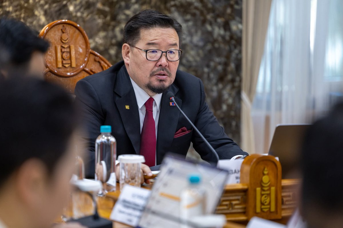 Eрөнхий сайдаа сарын 7-9 саяын цалинтай 400 гаруй бүтээмжийн болон хяналтын менежерүүдийг цомхотгохгүй гэж юугаа яриад байгаа юм бэ‼️‼️Хамгийн түрүүнд зайлуулаачээ‼️