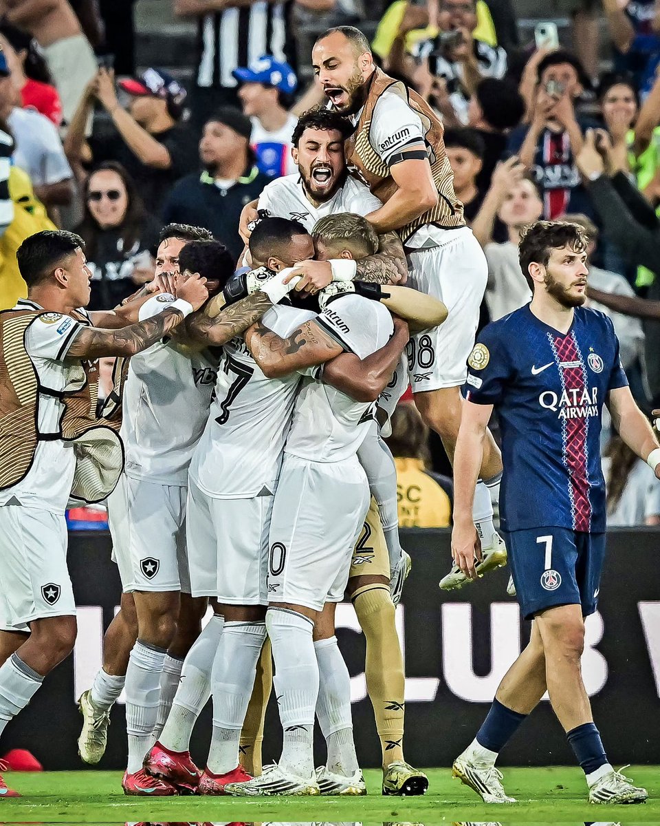 É necessário admitir que o BOTAFOGO fez história hoje vencendo do PSG na Copa do Mundo dos Clubes

Desde 2012 um time sul americano não vence Europeu em Mundiais, o Botafogo foi o 1° em 13 anos.