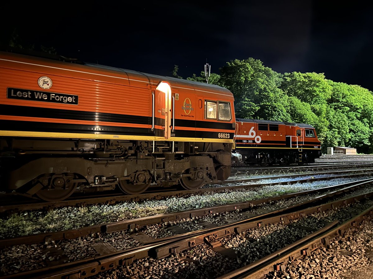 The orange team tonight. 66623 on (6L45) to Dagenham. &amp; 70020 on (6E91) to Dewsbury.