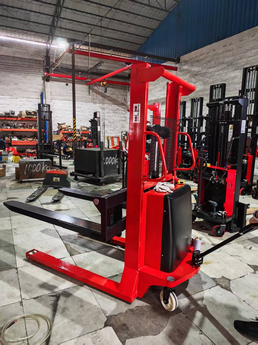matta_yang's tweet image. Boost Your Productivity with Our 3000kg Semi-Electric Stacker! 📷
Looking for a powerful, efficient, and cost-effective solution for heavy-duty lifting?
#semielectricstacker #3000kgsemielectricstacker