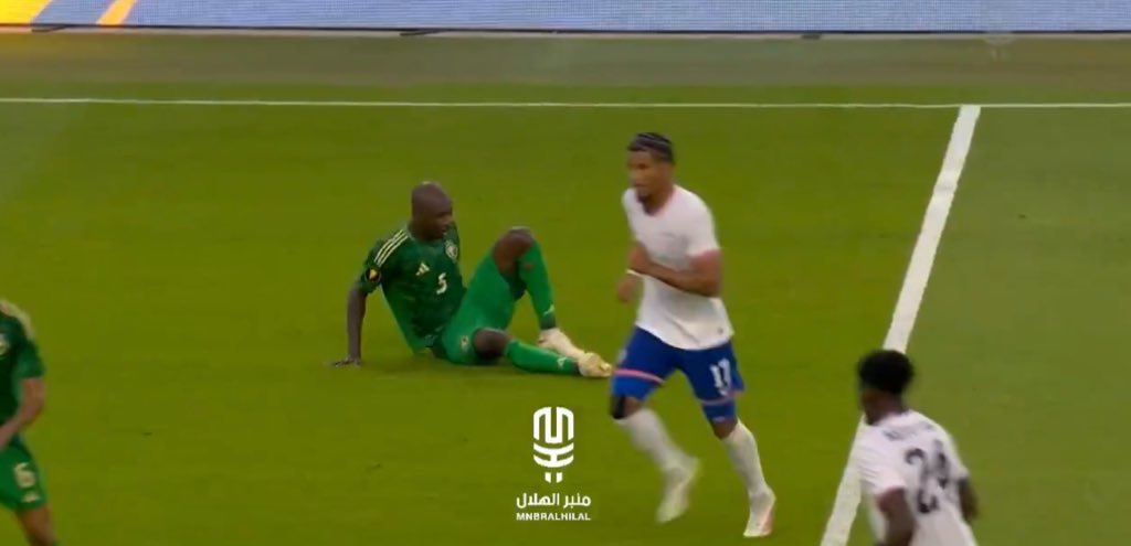 sadeemcfc's tweet photo. @Fares_4i @Ill1265973 @ms__cr7 اي واضح مايهمك اص ولا اسمع نفسس https://t.co/tVc9PlnAh4