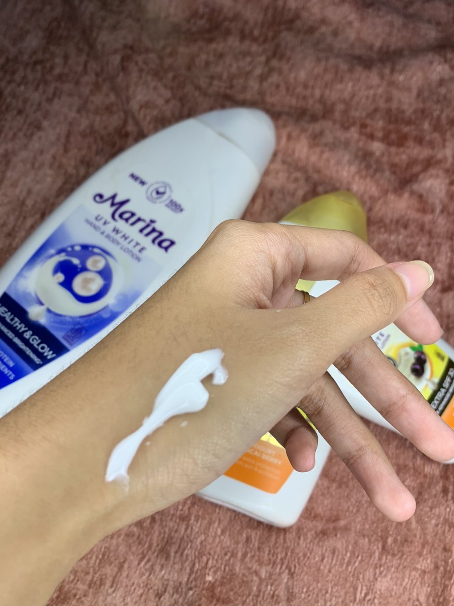 yuls_are_yulie's tweet photo. masih setia sama Hand and body lotion dari MARINA! 🤞🏻💗

ada yang masi setia juga sama brand ini?? 

Marina Biru
https://t.co/s9HSrBoYer
Marina Putih Kuning UV
https://t.co/rLKpmpzGSN

#zonajajan #zonaBA #zonauang #bodycare #skincare #handbody https://t.co/IwatdECciT