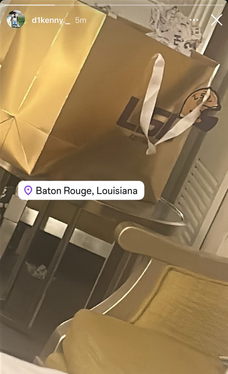 4-star Bossier City (La.) #LSU WR commit Kenny Darby has arrived for his official visit with the Tigers this weekend.

Darby has been committed to LSU since last fall, is set to make his final decision between LSU &amp; Alabama on July 4th.